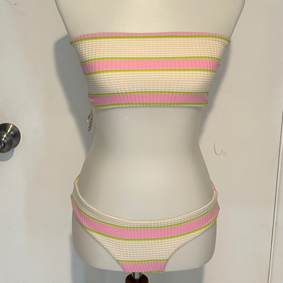 L*Space Reversible Bikini Set - Top Size L Adjustable - Bottom Size S. - Picture 3 of 12